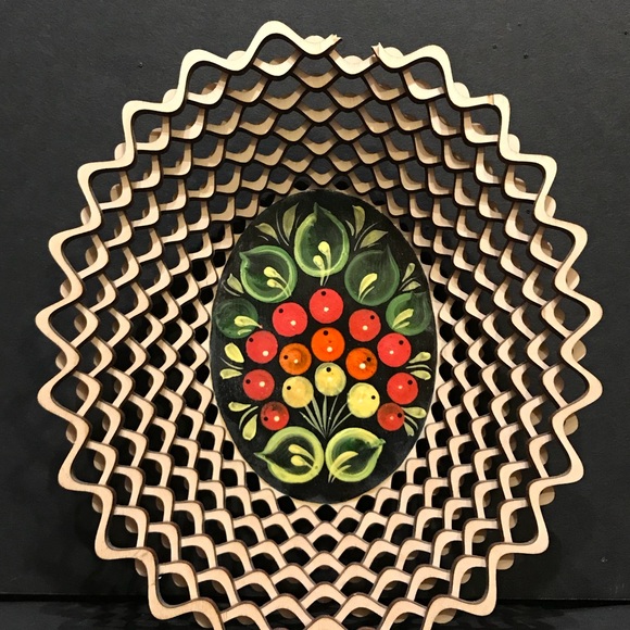 Romanian Wooden Lattice Basket handmade and painted fruit base. - Picture 2 of 6